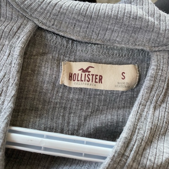Hollister Ribbed Keyhole Long Sleeve - Picture 4 of 4